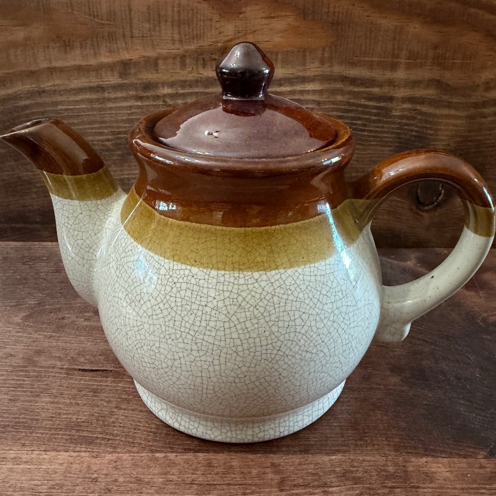 Brittany Cook N Serve Stoneware Teapot Gailstyn-Sutton Brown Cream Crackle Glaze